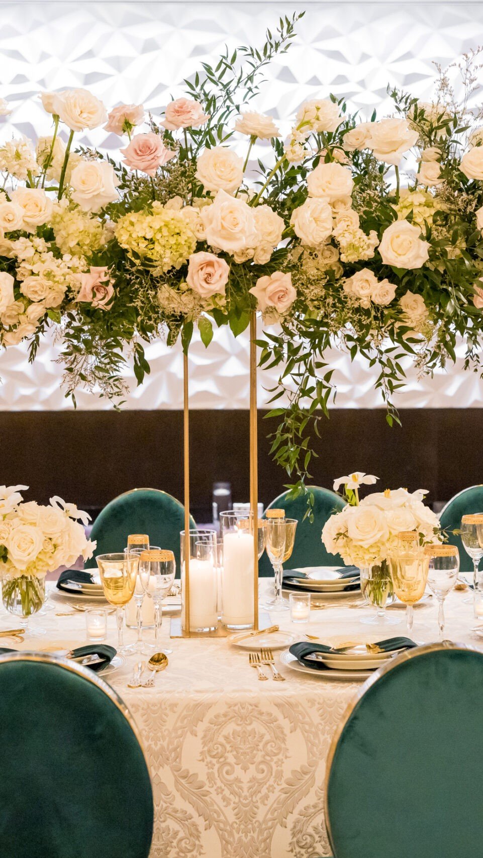 Floral centerpiece for wedding.